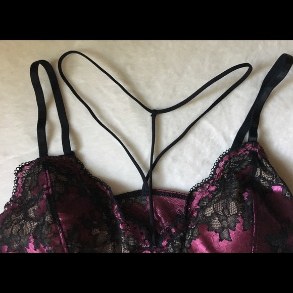 EXPRESS magenta & black lace harness bra top NWT🌺 - Picture 3 of 8